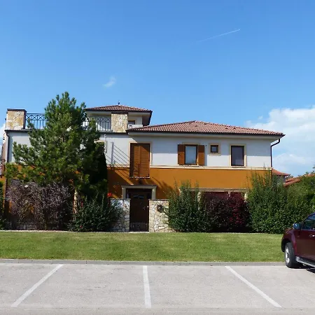 Toscanaapartmanbalatonhu Family Frend